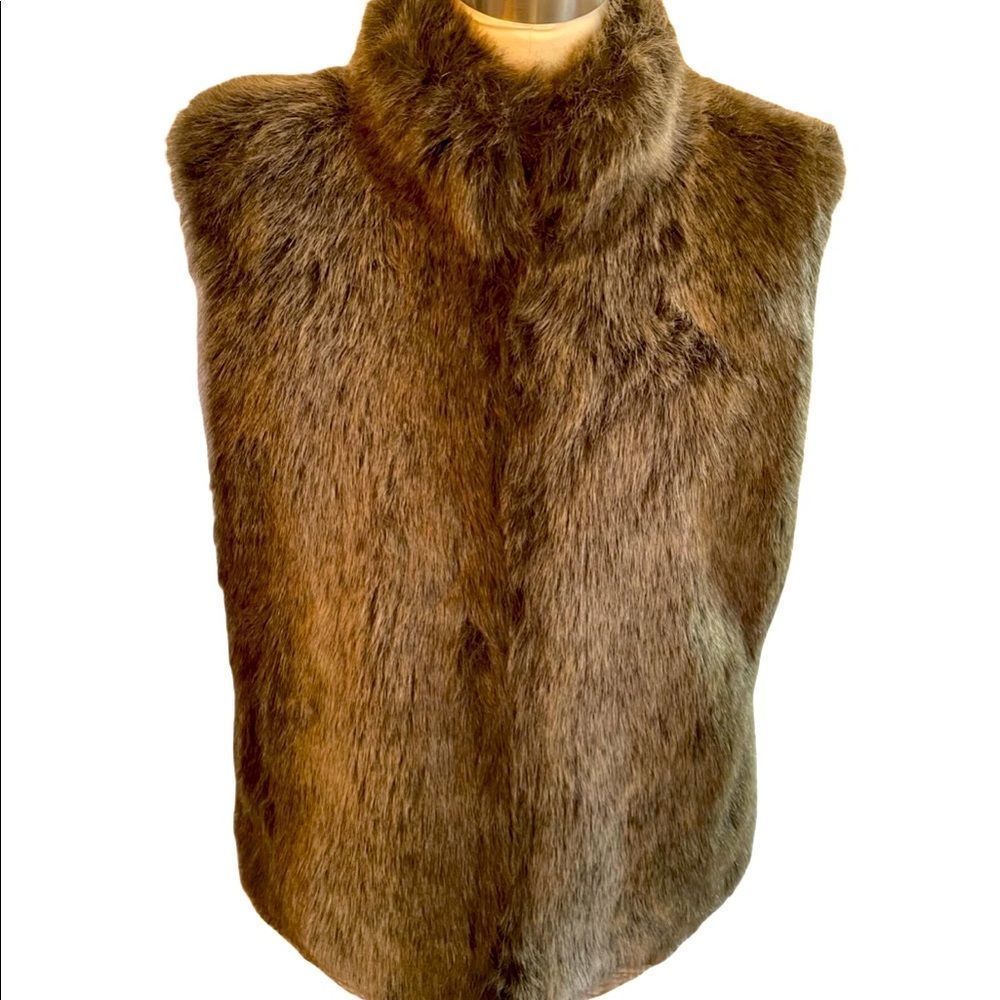 🔥 Faux Fur Vest, no tags, size S/M, gray and brown in colors!❤️